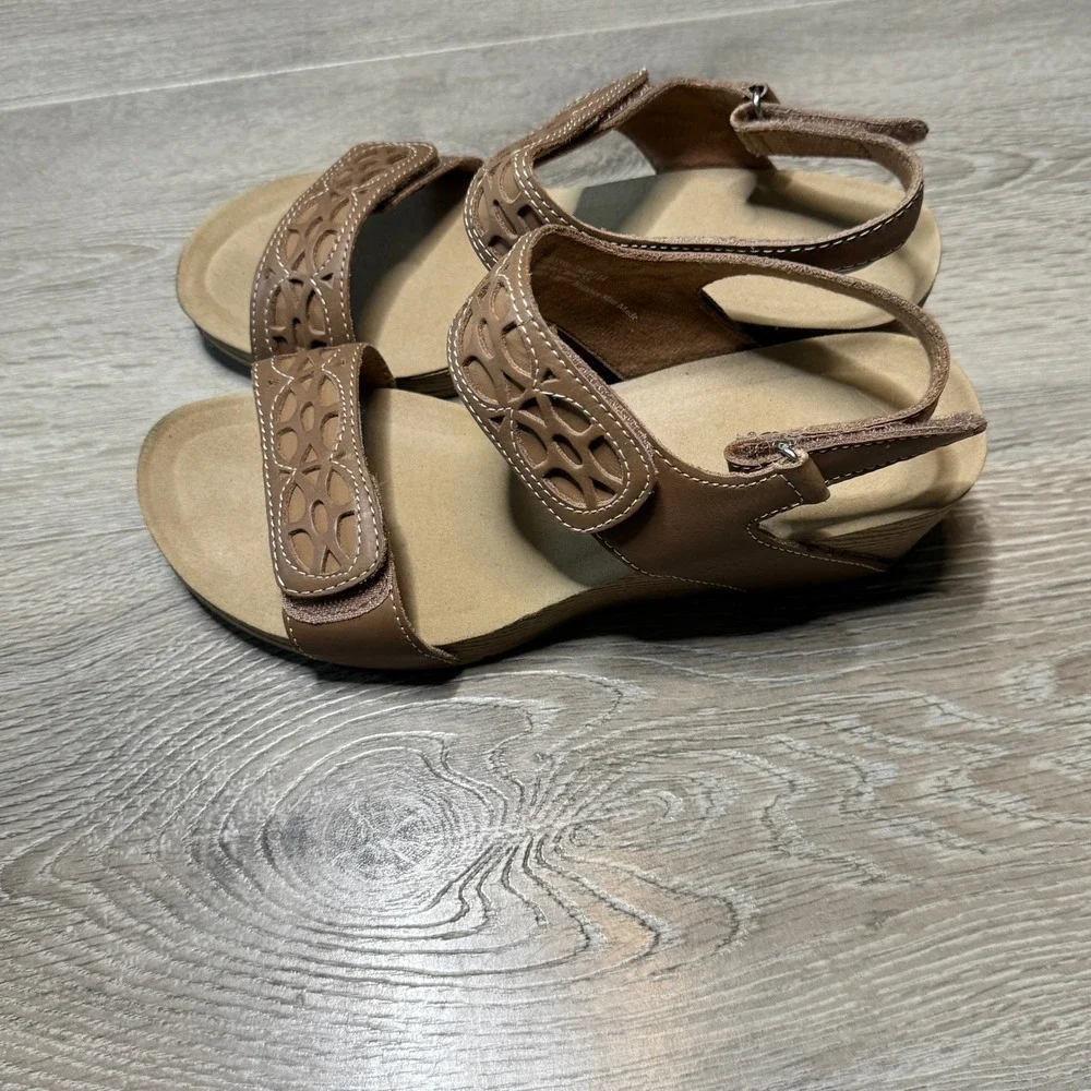 Clarks Lexi Marigold Q Tan Leather Laser Cut Wedge Sandals Size Womens‎ 7